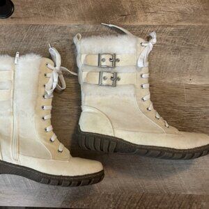 BUCCO Capensis Winter White Suede Short Boots with Fur 7.5 - Like New